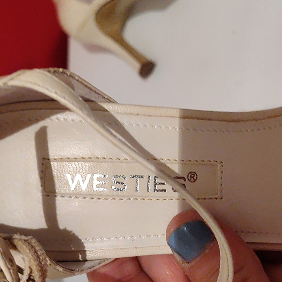 EUC Vintage Women's soft petal ivory leather heels Vintage - Picture 5 of 11